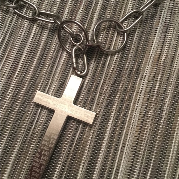 UNISEX LARGE STAINLESS CROSS NECKLACE BY FOLLIE🙏 - Picture 4 of 6